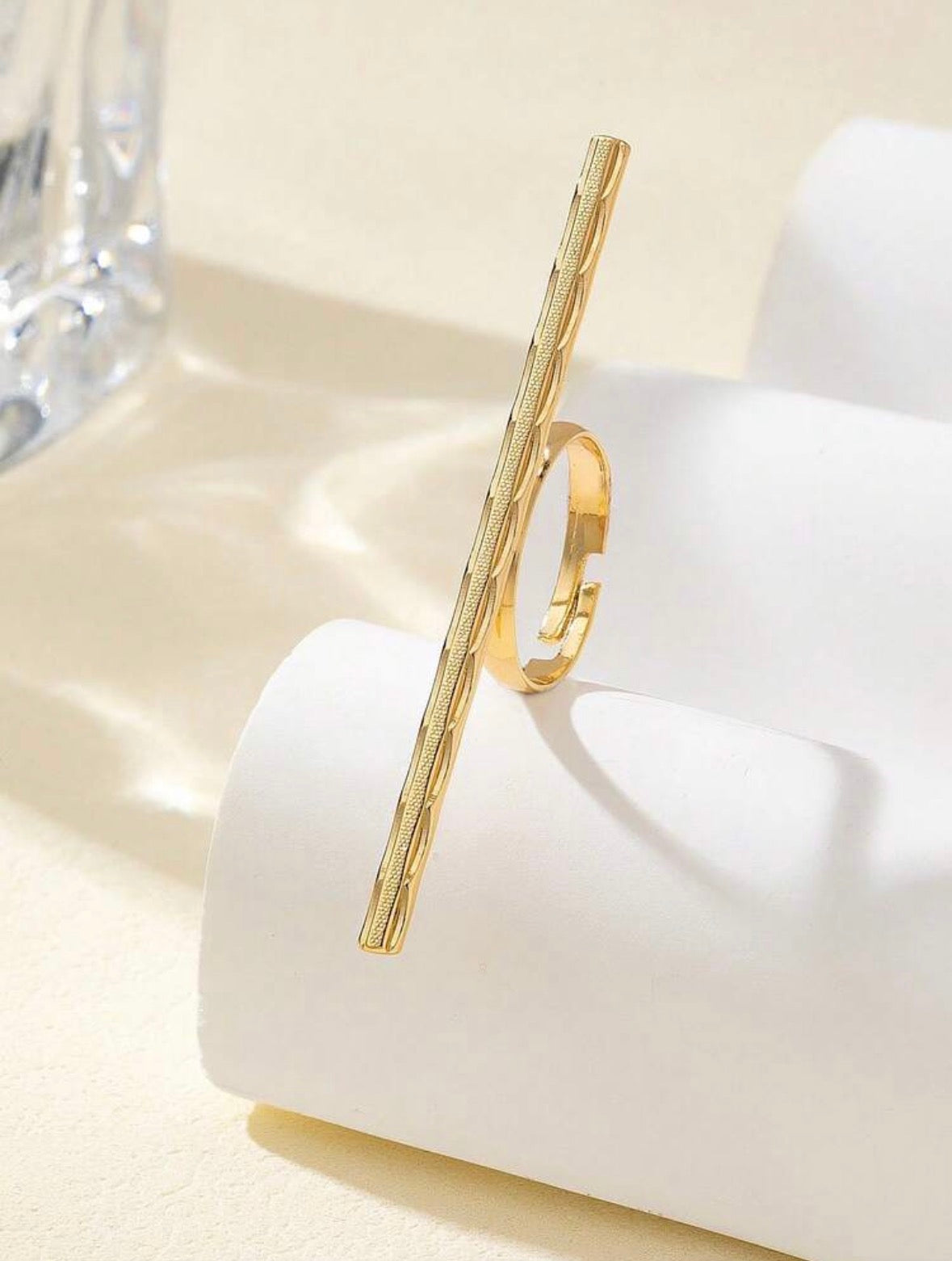 1pc Chunky Geometric Line Pattern Elongated Ring